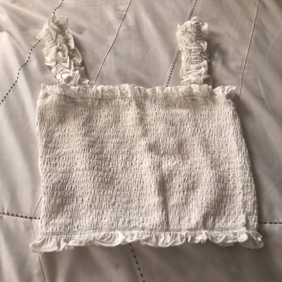 ROMWE Tops - White ruffle tank!!🤩